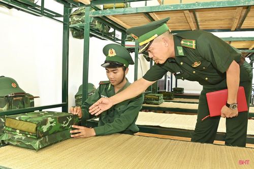 Kiểm tra, hướng dẫn thực hiện công tác nội vụ đối với tân binh.