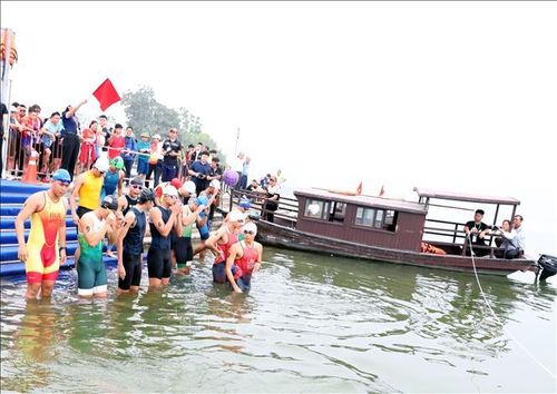 Giải Triathlon Cup thế giới và Vô địch quốc gia 2025 tổ chức tại Khu du lịch Quốc gia Tam Chúc (phường Tam Chúc, Ninh Bình), đã thu hút vận động viên của 15 nước tham gia.