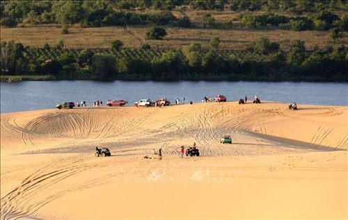 Bàu Trắng, xã Hòa Thắng là một điểm đến không thể thiếu trong hành trình đến với phía Đông tỉnh Lâm Đồng.