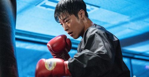 Về mặt dàn dựng, đạo diễn Kim Joo Hwan tiếp tục phát huy thế mạnh ở các phân cảnh hành động.