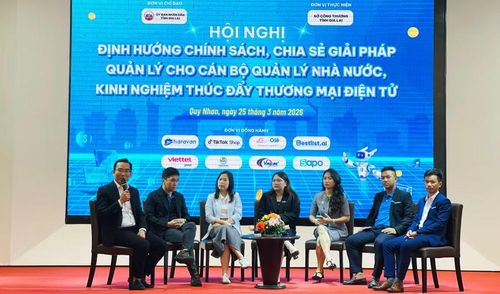 Hội nghị cấp vùng về định hướng chính sách và phát triển thương mại điện tử chia sẻ nhiều giải pháp cụ thể cho doanh nghiệp. Ảnh: H.Y