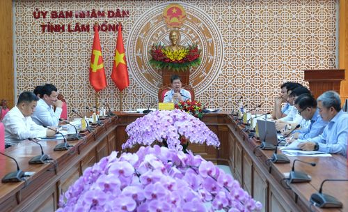 Quang cảnh buổi làm việc