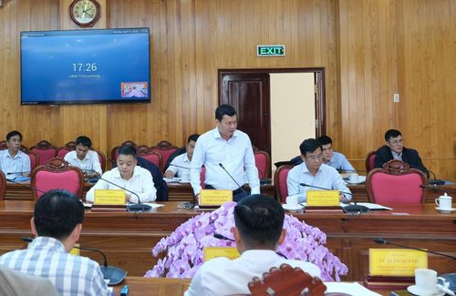 Các sở, ngành dự cuộc họp và nêu ý kiến
