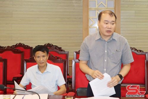 Đại diện Kho bạc Nhà nước khu vực X phát biểu tại cuộc làm việc.
