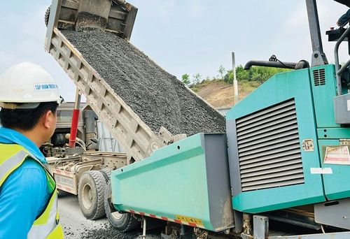 Thi công cuốn chiếu, chạy đua với thời gian