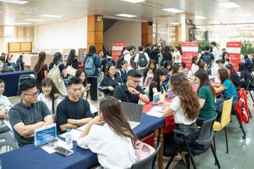 Chọn ngành theo xu hướng thiếu định hướng khiến nhiều học sinh gặp khó khăn trong học tập và phát triển lâu dài (Ảnh minh họa).