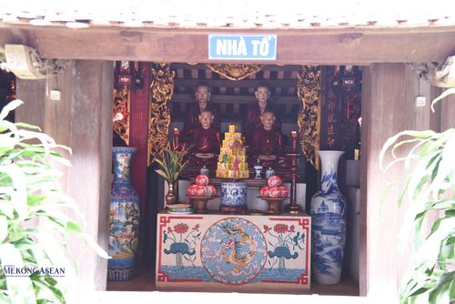 Nhà tổ nằm phía sau nhà tứ ân. Ảnh: Phùng Nguyện.
