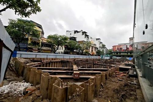 Công trình xây dựng bể điều tiết ngầm khu vực Đường Thành - Bát Đàn - Nhà Hỏa (quận Hoàn Kiếm). Ảnh: Quang Thái