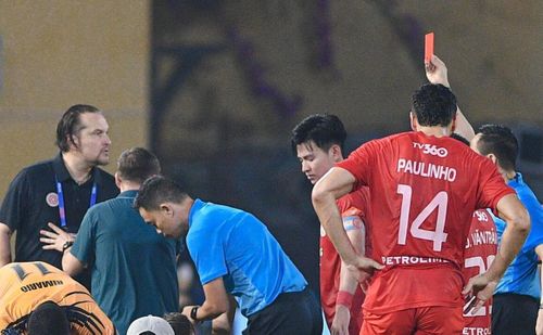 HLV Popov lại bị phạt nặng.