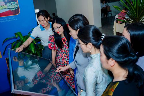 Các cấp Hội Phụ nữ toàn thành phố chú trọng việc truyền thông, nâng cao nhận thức về vai trò, sự cần thiết và lợi ích của kinh tế tập thể. Ảnh: Bảo Lâm