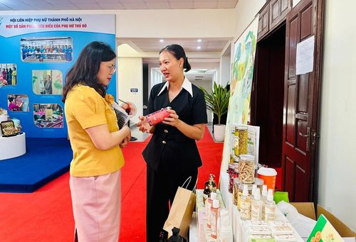 Hợp tác xã Hà Nội Xanh tiên phong ứng dụng nền tảng số quản lý, kết nối cung - cầu, quảng bá sản phẩm trực tiếp tới người tiêu dùng. Ảnh: Bảo Lâm