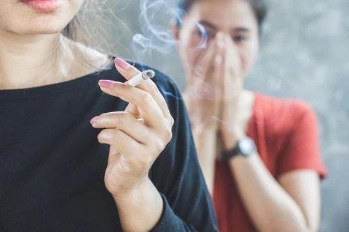 Hút thuốc lá không chỉ gây hại cho bản thân mà còn ảnh hưởng đến những người xung quanh và gây thiệt hại cho nền kinh tế. Ảnh minh họa: Nicotex.in