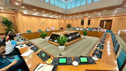 Giám đốc Chi nhánh Ngân hàng Chính sách xã hội thành phố Hà Nội phát biểu tại hội nghị Phạm Văn Quyết thông tin tại hội nghị. Ảnh: Thành Nam