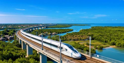 Tuyến đường sắt cao tốc Hà Nội - Quảng Ninh vừa được khởi công vào ngày 12/4 vừa qua, dự kiến hoàn thành vào cuối năm 2028. Dự án có tổng mức đầu tư 147.370 tỷ đồng (gần 5,7 tỷ USD), chưa bao gồm 10.270 tỷ đồng (396 triệu USD) chi phí giải phóng mặt bằng. VinSpace là nhà đầu tư dự án.