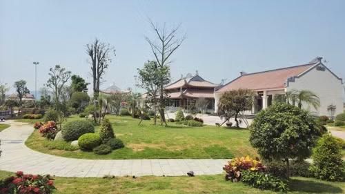 Một góc di tích bến phà Gianh II vừa được tôn tạo, trồng nhiều cây xanh.
