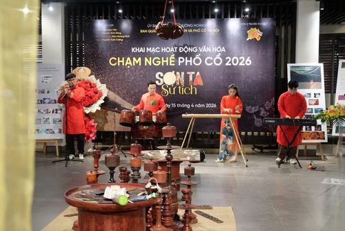 Biểu diễn âm nhạc truyền thống trong khai mạc chuỗi hoạt động văn hóa tại Phố cổ Hà Nội mang tên "Chạm nghề truyền thống 2026".