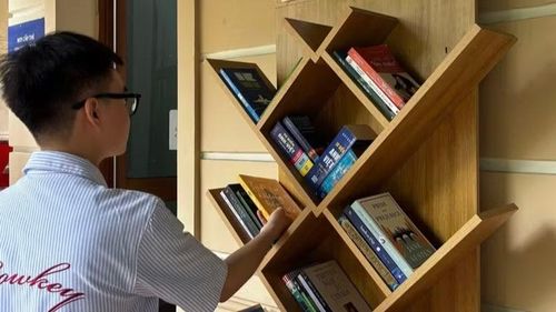 Khu vực Trạm đổi sách tại Thư viện Quốc Việt Nam.