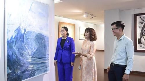 Triển lãm giới thiệu đến công chúng yêu nghệ thuật 43 tác phẩm xuất sắc của mỹ thuật Đà Nẵng trong không gian mới.