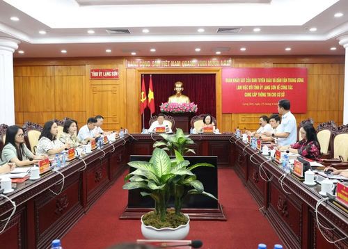 Quang cảnh buổi làm việc.