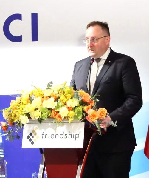 Thứ trưởng Bộ Kinh tế Slovakia Vladimir Simonak phát biểu tại Diễn đàn doanh nghiệp Việt Nam - Slovakia tại TPHCM. Ảnh: THỤY VŨ