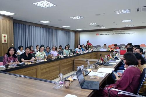 Hội thảo thu hút nhiều chuyên gia đầu ngành trong lĩnh vực công nghiệp văn hóa và đổi mới sáng tạo.