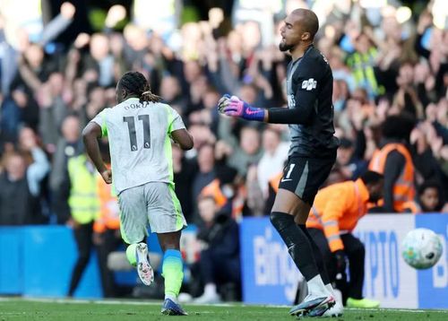 Chelsea cũng thua sốc Man City 0-3 ở vòng 32 Ngoại hạng Anh.
