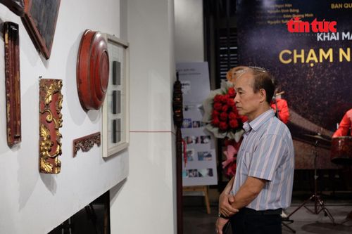 Các hiện vật cổ được trưng bày tại triển lãm “Sơn ta sử tích”, một hoạt động nằm trong chuỗi sự kiện “Chạm nghề Phố cổ 2026”.
