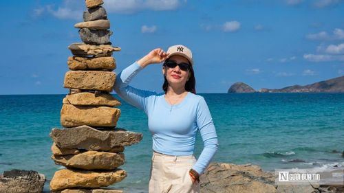 Chị Huỳnh Thị Lan Anh (SN 1984, ngụ tỉnh Long An) cho biết, Chi phí đi Côn Đảo đúng là không rẻ, nhưng tôi thấy xứng đáng. Ở đây không ồn ào, không bị thương mại hóa quá mức. Cảm giác rất khác so với nhiều điểm du lịch biển khác, tôi ra đây 2 lần rồi, và sẽ tiếp tục ra đây.