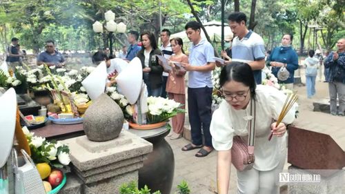 Không giống nhiều điểm du lịch biển khác, Côn Đảo không chỉ hấp dẫn bởi cảnh quan thiên nhiên mà còn bởi chiều sâu văn hóa, lịch sử và yếu tố tâm linh. Đây được xem là “chìa khóa” giúp địa phương giữ chân du khách dù chi phí tăng cao.