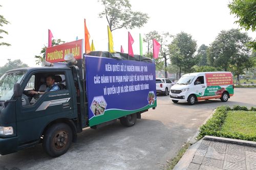 Các địa phương đồng loạt ra quân tuyên truyền bảo đảm an toàn thực phẩm. Ảnh: NGỌC HÀ