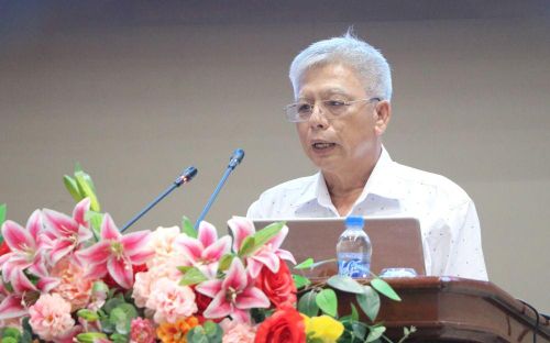 Chi cục trưởng Chi cục An toàn thực phẩm tỉnh Võ Minh Phục triển khai các nội dung Tháng hành động vì ATTP tại hội nghị.
