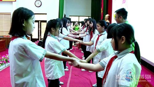Các em học sinh trên địa bàn xã Chi Lăng thực hành kỹ năng xử lý tình huống khi bị xâm hại
