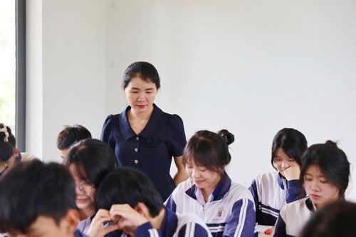 Giáo viên tập trung hệ thống kiến thức cho học sinh trước kỳ thi tốt nghiệp