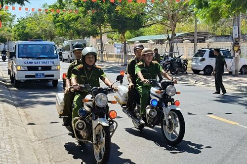 Lực lượng công an tuần tra bảo đảm an ninh, trật tự tại các khu vực diễn ra cuộc bầu cử vừa qua