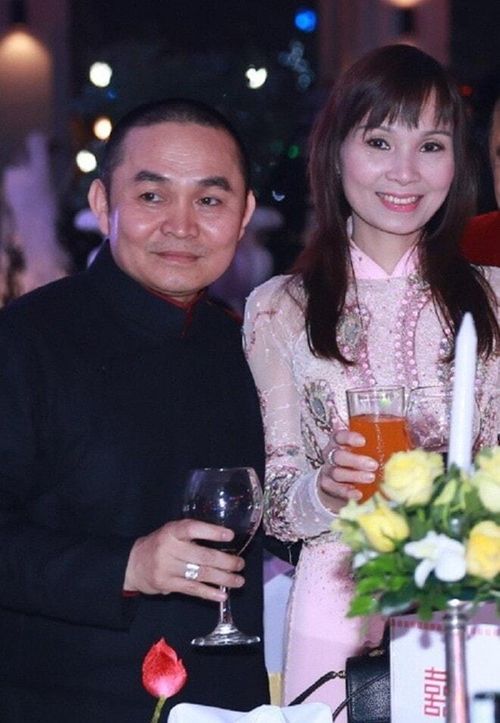Vợ danh hài vốn là gái phố xinh đẹp.