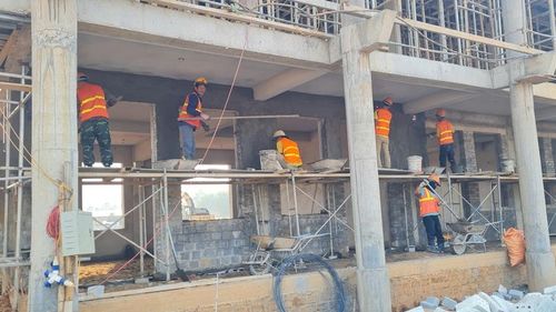 Tăng ca, tăng kíp trên công trường Trường liên cấp các xã vùng A Lưới