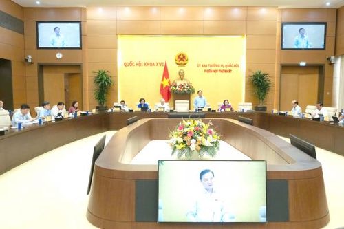 Quang cảnh phiên họp.
