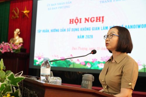 Phó Bí thư Thường trực Đảng ủy xã Đan Phượng Nguyễn Thị Hiền phát biểu tại buổi tập huấn. Ảnh: Nga Nguyễn