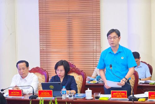 Chủ tịch LĐLĐ thành phố Hà Nội Nguyễn Văn Thắng phát biểu. Ảnh: Hải Hà