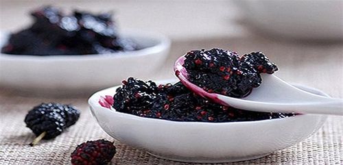Mứt dâu tằm tiện lợi và giàu chất xơ.