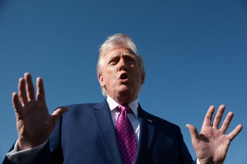 Tổng thống Mỹ Donald Trump phát biểu trước giới truyền thông tại căn cứ không quân Joint Base Andrews ở Maryland hôm 10/4. Ảnh: Reuters.