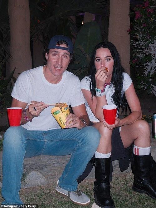 Cựu Thủ tướng Canada Justin Trudeau và Katy Perry vấp phản ứng vì sử dụng cốc nhựa. Ảnh: IGNV.