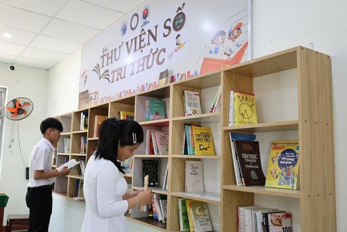 Không gian thư viện kết hợp giữa truyền thống và hiện đại tại Trường THPT Sơn Mỹ