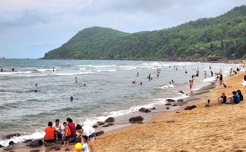 Khu vực Bãi Đông (phường Nghi Sơn) với cảnh quan còn nguyên sơ, giàu tiềm năng phát triển du lịch nghỉ dưỡng và trải nghiệm