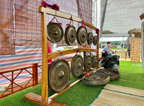 Không gian văn hóa cồng chiêng được trưng bày tại hội trại