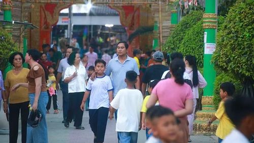 Đông đảo người dân tham gia.