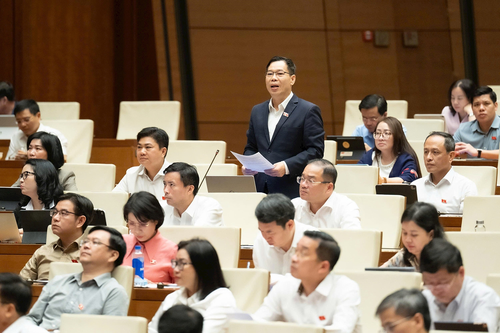  Đại biểu Quốc hội thảo luận về Dự án Luật Thủ đô (sửa đổi) tại Kỳ họp thứ nhất, Quốc hội khóa XVI. Ảnh: quochoi.vn