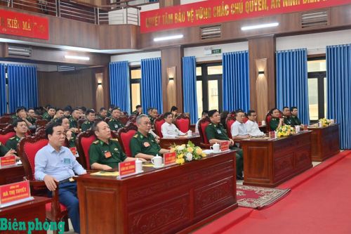 Đại biểu các đơn vị dự khai mạc hội thi. Ảnh: Viết Lam