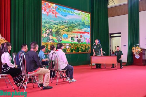 Phần thi tuyên truyền tập thể của Bộ đội Biên phòng tỉnh Thanh Hóa. Ảnh: Viết Lam