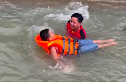 Tổ chức dạy bơi cho trẻ